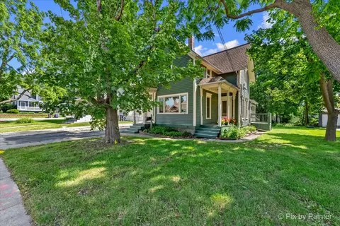 439 S State St, Elgin, IL 60123