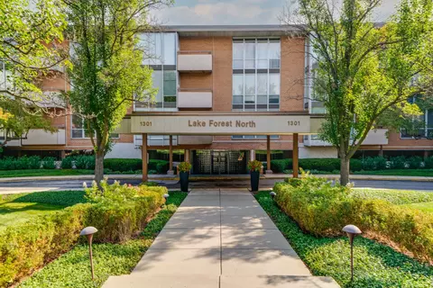 1301 N Western Ave #111, Lake Forest, IL 60045