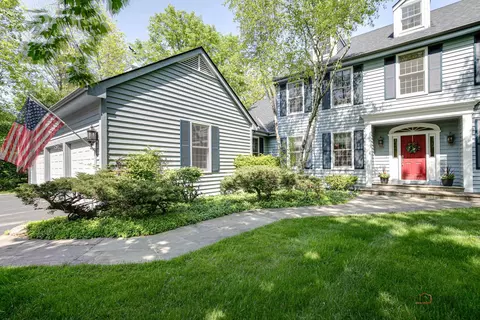 165 Margate Ct, Lake Bluff, IL 60044