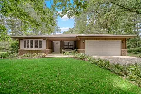 38 W688 Old Homestead Rd, Saint Charles, IL 60175