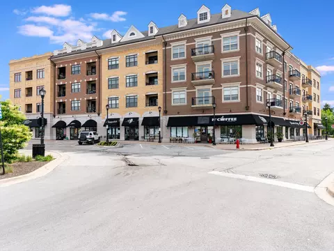 24 W Station St #309, Palatine, IL 60067
