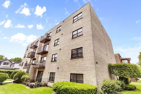 2615 W Foster Ave #103, Chicago, IL 60625