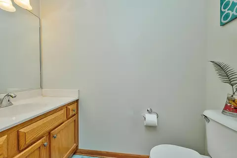 Bath - 1428 Berta Dr, Crest Hill, IL 60403 photo 5 of 13