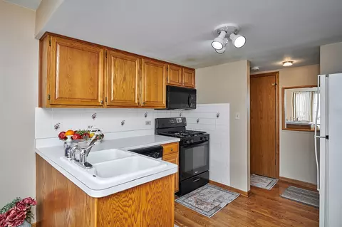 Kitchen - 1428 Berta Dr, Crest Hill, IL 60403 photo 10 of 13