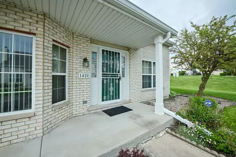 Exterior - 1428 Berta Dr, Crest Hill, IL 60403 photo 19 of 32