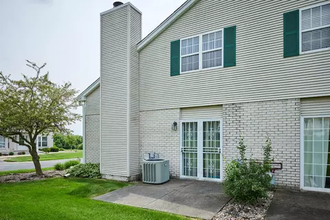 Exterior - 1428 Berta Dr, Crest Hill, IL 60403 photo 6 of 32