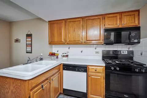 Kitchen - 1428 Berta Dr, Crest Hill, IL 60403 photo 6 of 13