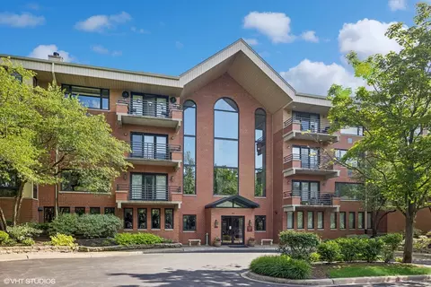 3525 Cass Ct #613, Oak Brook, IL 60523