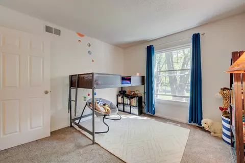Bedroom - 1664 Valley Forge Ct #D, Wheaton, IL 60189 photo 2 of 5