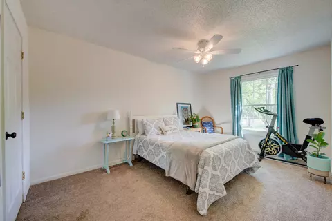 Bedroom - 1664 Valley Forge Ct #D, Wheaton, IL 60189 photo 3 of 5