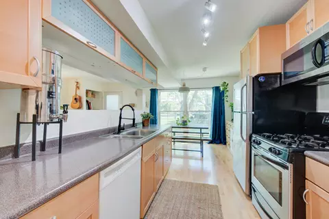 Kitchen - 1664 Valley Forge Ct #D, Wheaton, IL 60189 photo 3 of 4