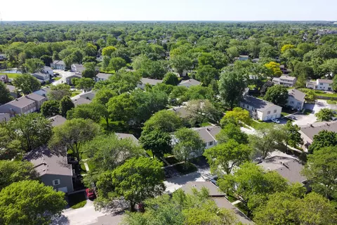 View/Area - 1664 Valley Forge Ct #D, Wheaton, IL 60189 photo 2 of 3