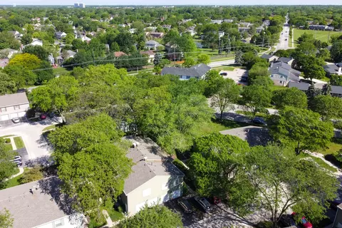 View/Area - 1664 Valley Forge Ct #D, Wheaton, IL 60189 photo 3 of 3