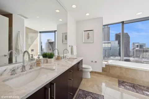 Bath - 60 E Monroe St #4606, Chicago, IL 60603 photo 1 of 2
