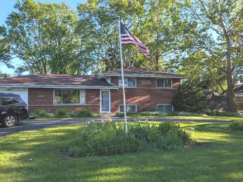 893 E Capri Dr, Palatine, IL 60074