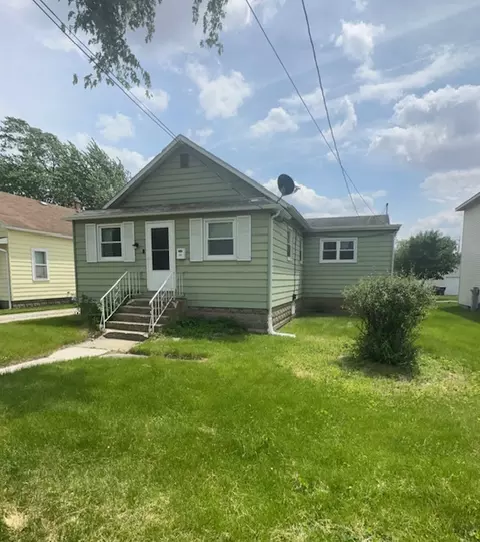 165 W Maple St, Coal City, IL 60416