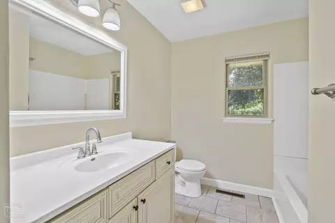 Bath - 263 N St Joseph Ave, Kankakee, IL 60901 photo 1 of 1