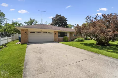 263 N St Joseph Ave, Kankakee, IL 60901