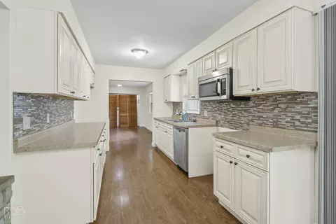Entry Way - 263 N St Joseph Ave, Kankakee, IL 60901 photo 1 of 1
