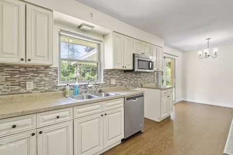 Kitchen - 263 N St Joseph Ave, Kankakee, IL 60901 photo 1 of 2
