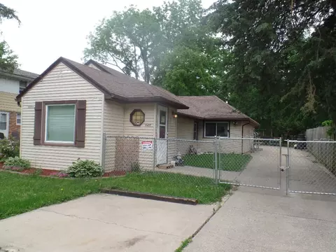 5411 East Dr, Loves Park, IL 61111