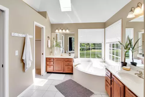 Bath - 715 W Coolidge Ave, Charleston, IL 61920 photo 1 of 4