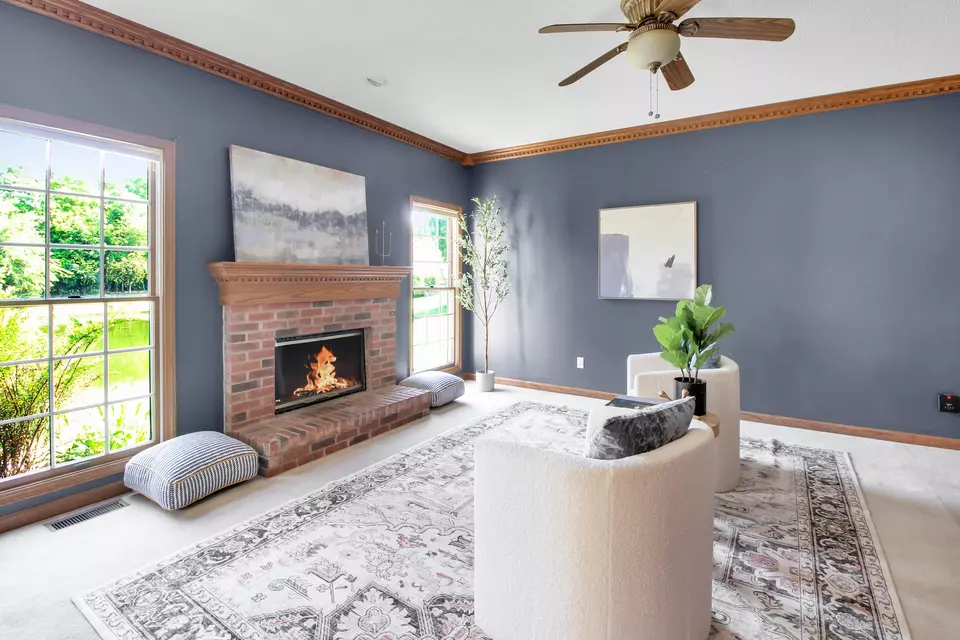 Living - 715 W Coolidge Ave, Charleston, IL 61920 photo 2 of 3