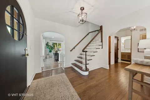 Entry Way - 615 E North St, Itasca, IL 60143 photo 1 of 5