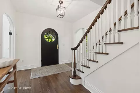 Entry Way - 615 E North St, Itasca, IL 60143 photo 2 of 5