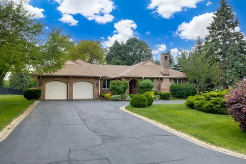 Exterior - 1017 Auburn Ln, Bartlett, IL 60103 photo 2 of 8