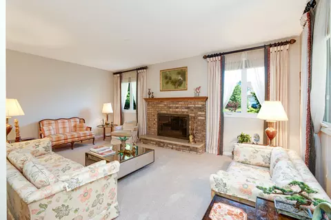 Living - 1017 Auburn Ln, Bartlett, IL 60103 photo 1 of 3