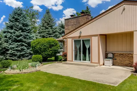 Exterior - 1017 Auburn Ln, Bartlett, IL 60103 photo 4 of 8