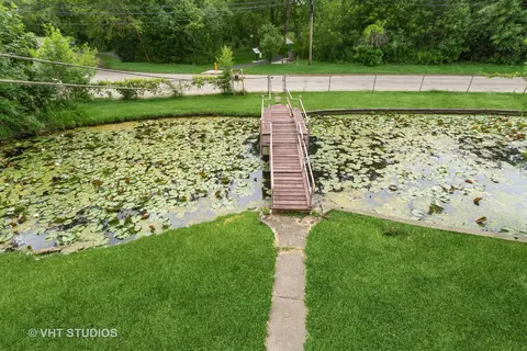 908 Getty St, Elgin, IL 60120 photo 2