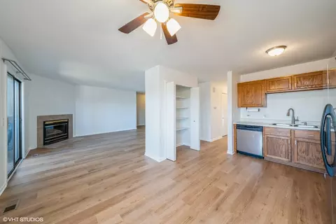 2352 South St #E, Elgin, IL 60123 photo 7