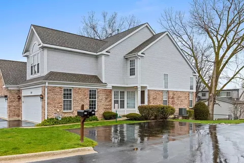 540 Citadel Cir, Westmont, IL 60559