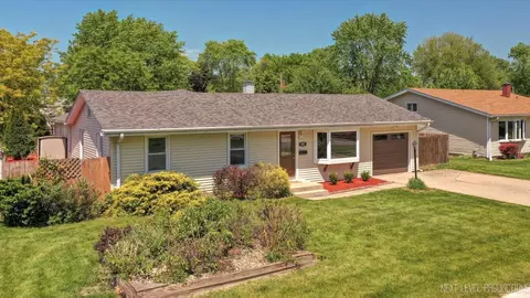 405 Locust St, North Aurora, IL 60542