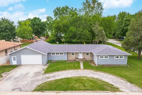 220 W Torrance Ave, Pontiac, IL 61764