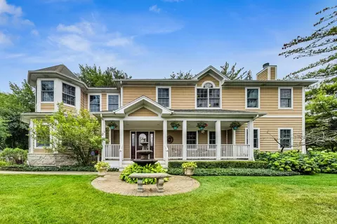 916 Glenshire Rd, Glenview, IL 60025