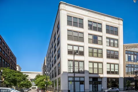 2303 S Michigan Ave #310, Chicago, IL 60616