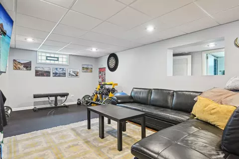 Living - 443 Radcliffe Ave, Des Plaines, IL 60016 photo 4 of 5