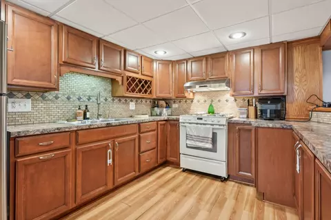 Kitchen - 443 Radcliffe Ave, Des Plaines, IL 60016 photo 4 of 6