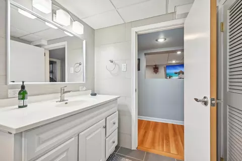 Bath - 443 Radcliffe Ave, Des Plaines, IL 60016 photo 5 of 5