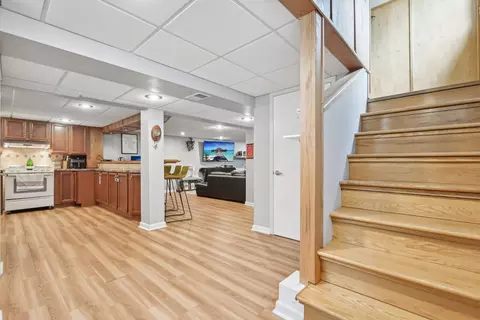 Entry Way - 443 Radcliffe Ave, Des Plaines, IL 60016 photo 4 of 5