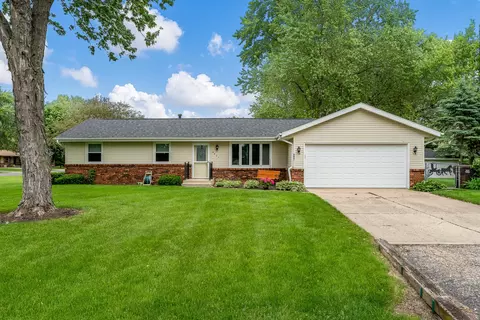 8821 Polaris Dr, Machesney Park, IL 61115