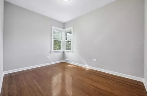 Bedroom - 137 Central Ave, Aurora, IL 60506 photo 1 of 1