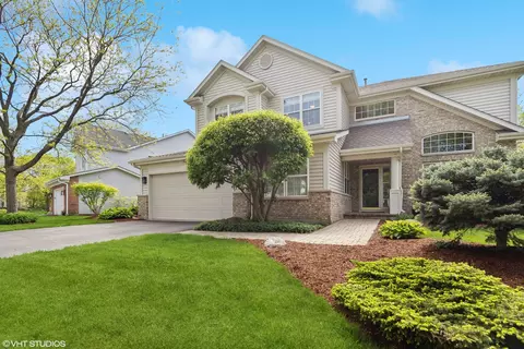 558 Capital Ln, Gurnee, IL 60031