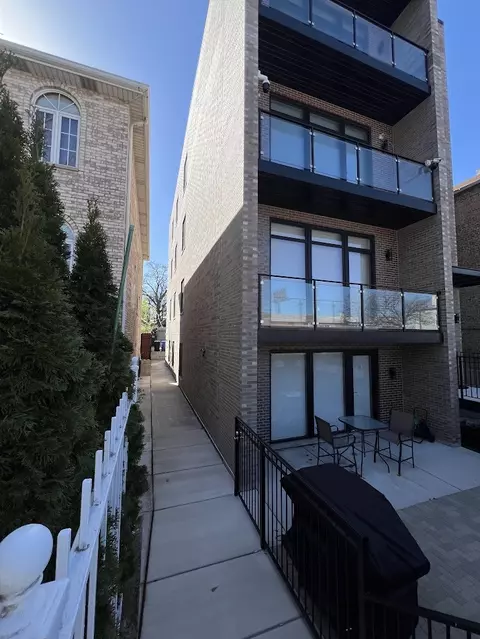 2626 S Wallace St #3, Chicago, IL 60616