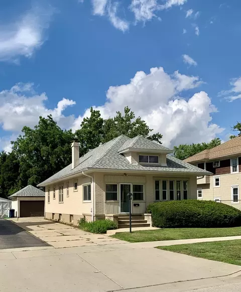 514 Bluff City Blvd, Elgin, IL 60120