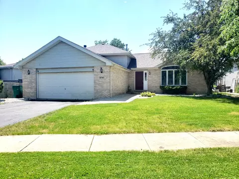 16760 W Sioux Dr, Lockport, IL 60441