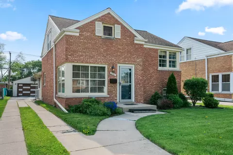 8941 Marmora Ave, Morton Grove, IL 60053